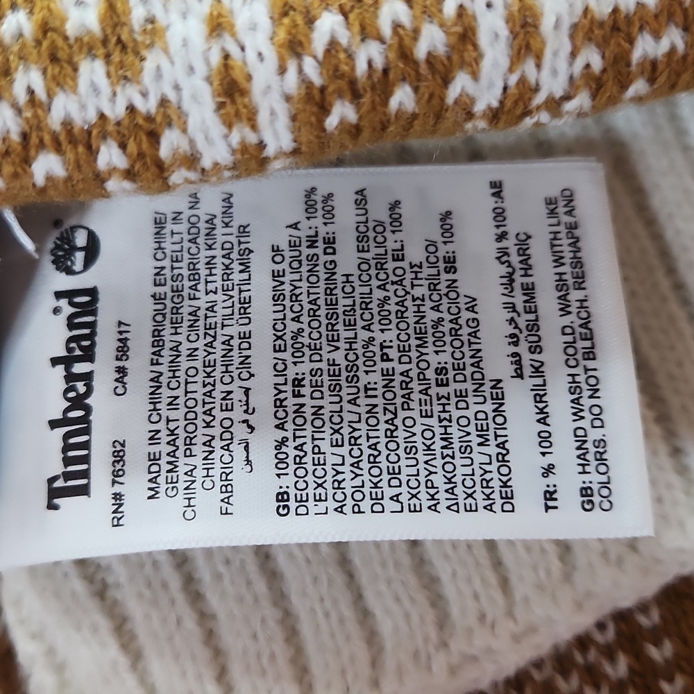 Timberland NWT Classic Checked Winter Scarf. Size 62x10" - Picture 7 of 10